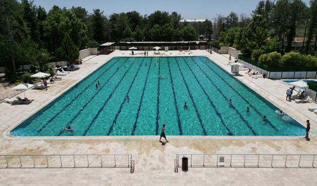 Siverek’te yarı olimpik yüzme havuzu açıldı